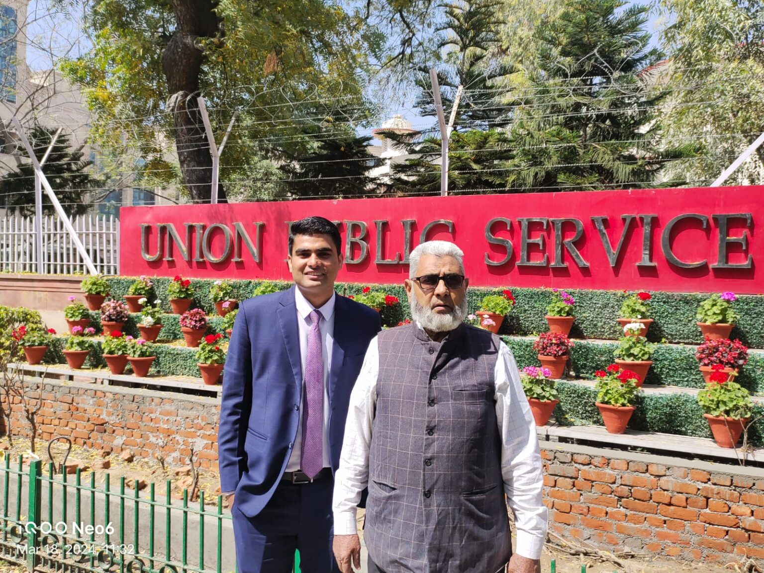 Dr. Wasim Ur Rehman: A Doctor Who Dreamed Bigger and Ranked 281 in UPSC 2024 1 Wasim Ur Rahman with his father at the UPSC New Delhi 1536x1153 1